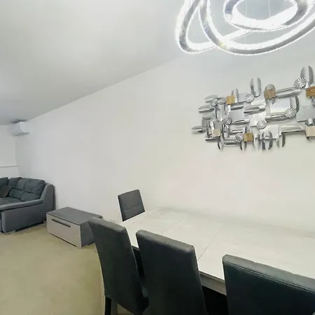 Brand New Exclusively For Holidays Apartment *