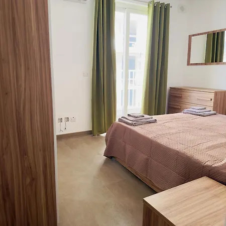 Brand New Exclusively For Holidays דירה Gzira